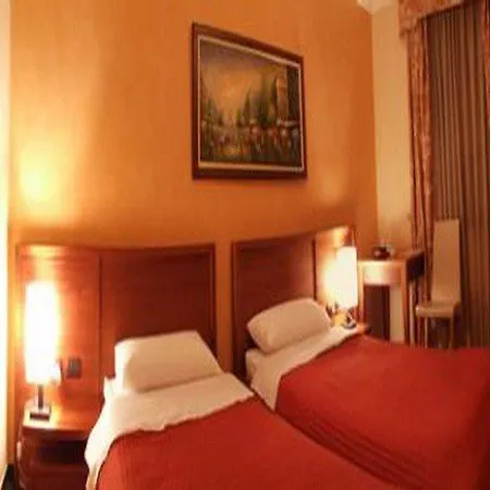 Nov Hotel 4*