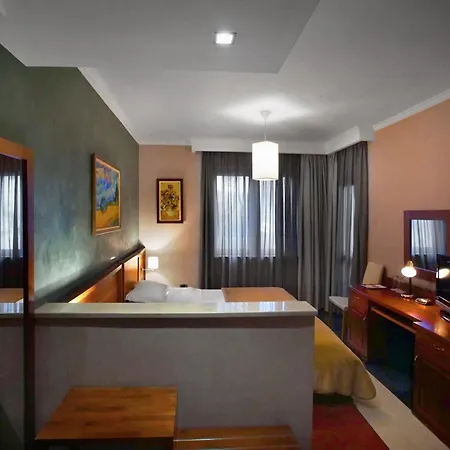 Nov Hotel 4*