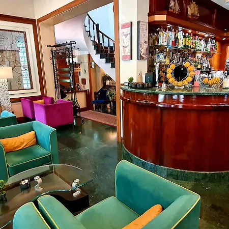 Nov Hotel 4*